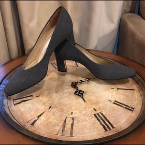 Etienne Aigner Grey Pumps Size 7  like new!